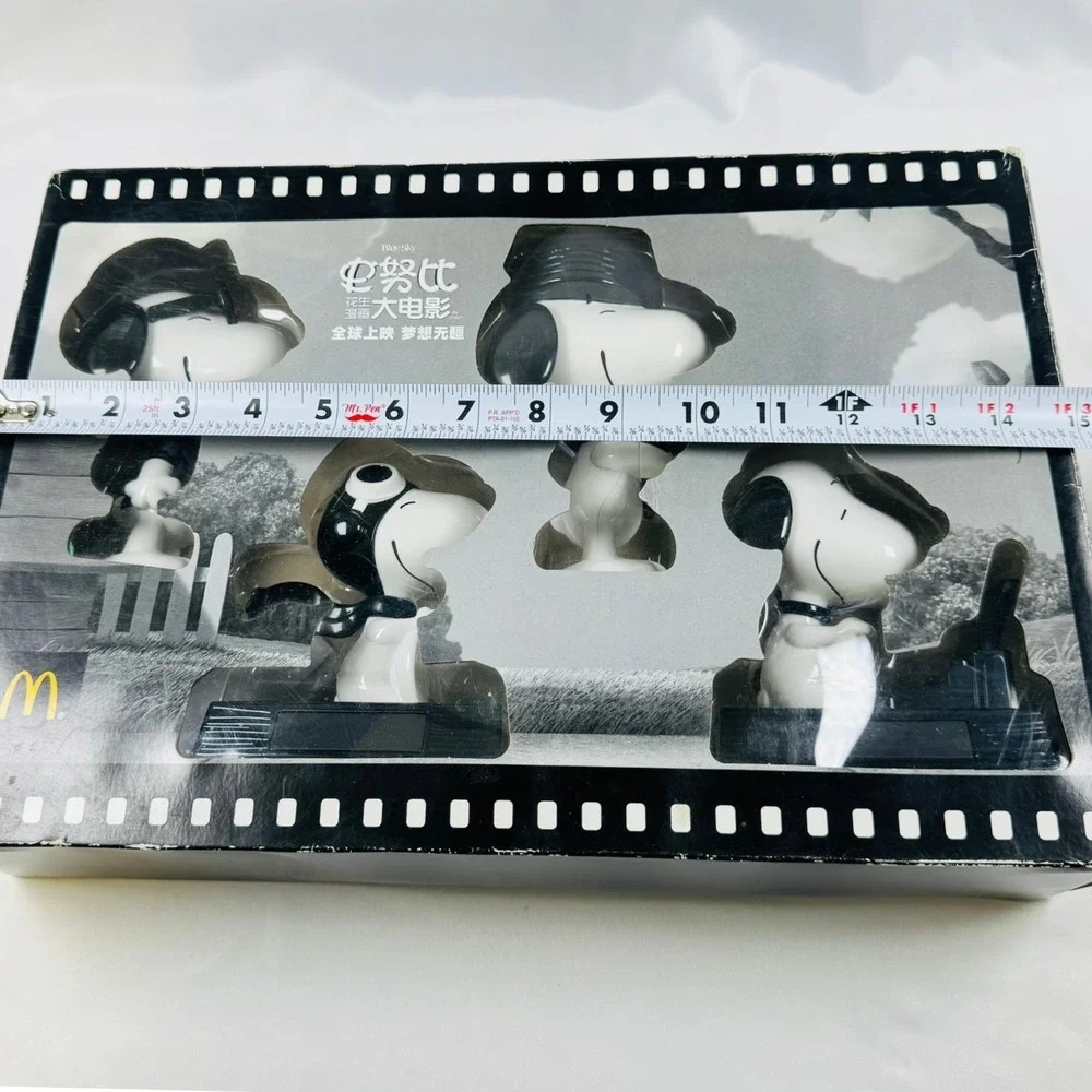 Boxed McDonalds Peanuts Snoopy Movie Ltd Edition 4 Pc Collector Monochrome 2015